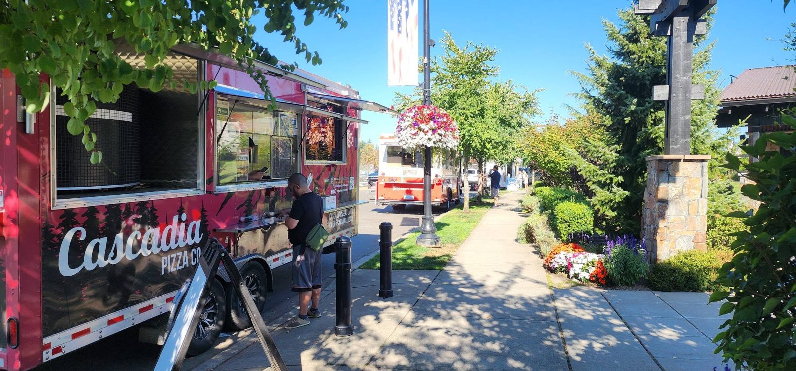 Cascadia Pizza truck at The Commons